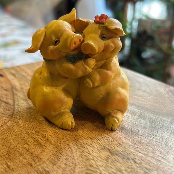 Ganz Other - Pigsville Two Hugging Piggy’s Figurine 1992 Vintage Ganz Resin Anthropomorphic